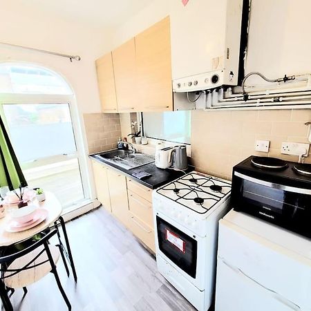 One Bedroom Apartment With A Terrace In Angel Londres Exterior foto
