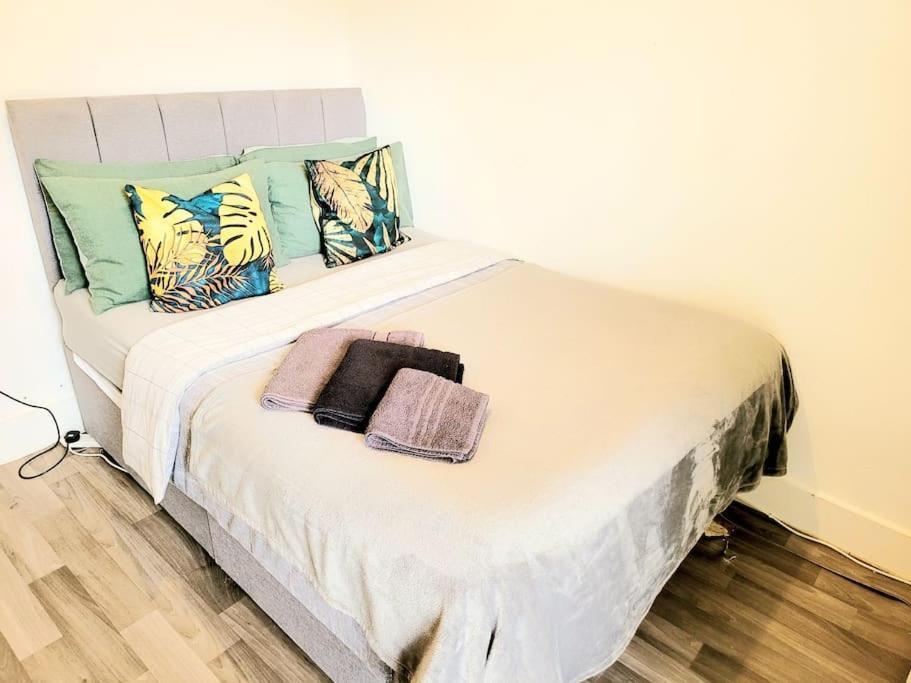 One Bedroom Apartment With A Terrace In Angel Londres Exterior foto