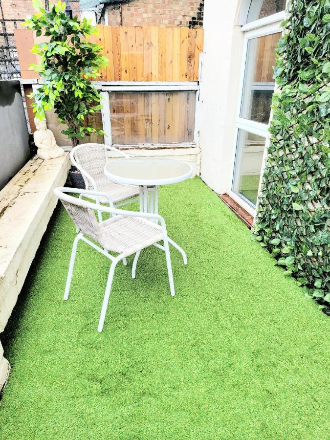 One Bedroom Apartment With A Terrace In Angel Londres Exterior foto